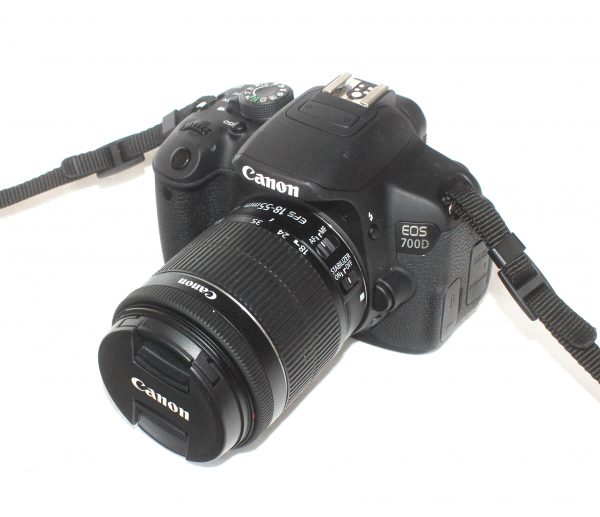 Canon EOS 700D + 18-55mm f/3,5-5,6 IS STM