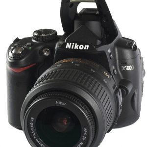 Nikon D5000 DSLR + 18-55mm f/3.5-5.6G AF VR