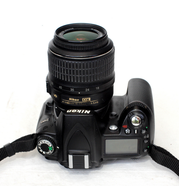 Nikon D90 58k + AF-S 18-55mm f/3.5-4.5 G