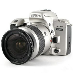 Minolta Dynax 404 + Zoom f/28-80mm 3.5-5.6 AF