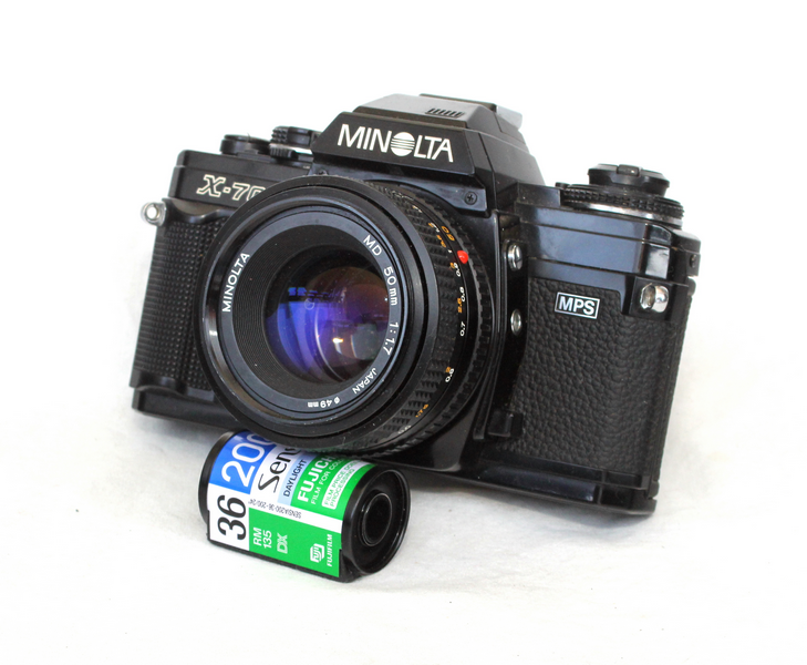 Minolta X-700 + MC 50mm f/1.8 MD